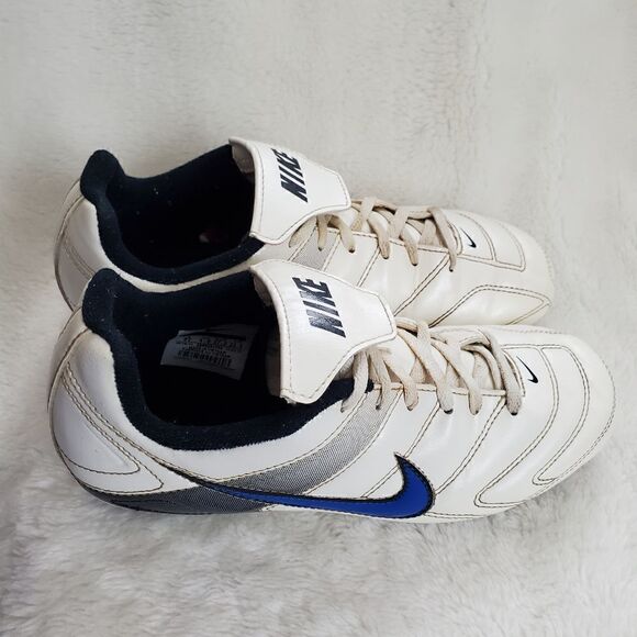 5Y Nike White Soccer Cleats Shoes - Picture 5 of 10